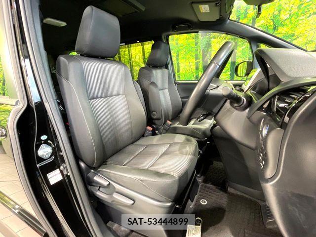 Toyota VOXY HYBRID 2017-09 8872388-7