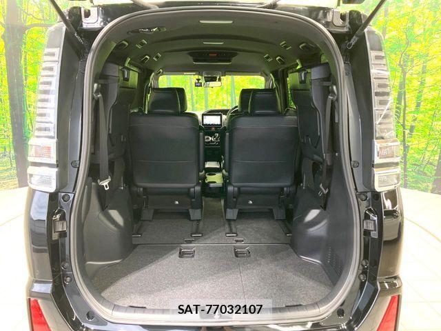 Toyota VOXY HYBRID 2021-08 8872389-10