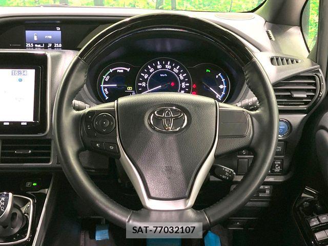 Toyota VOXY HYBRID 2021-08 8872389-11