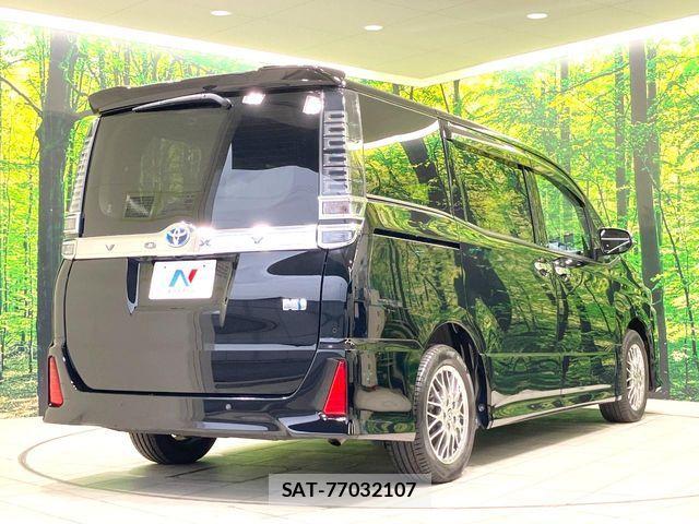 Toyota VOXY HYBRID 2021-08 8872389-17