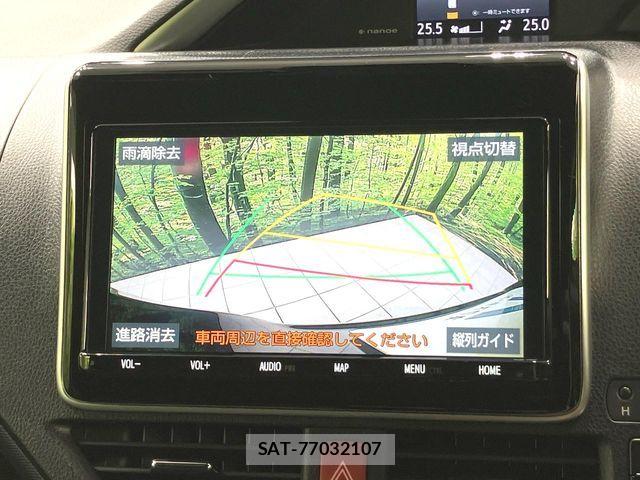 Toyota VOXY HYBRID 2021-08 8872389-3