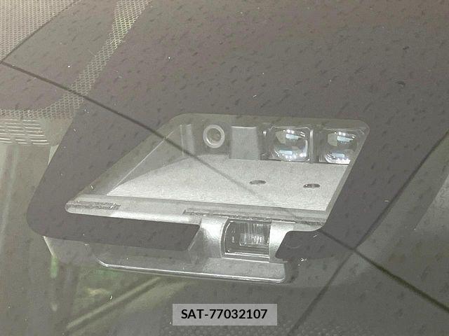 Toyota VOXY HYBRID 2021-08 8872389-5