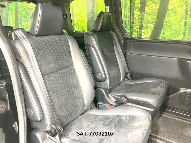 Toyota VOXY HYBRID 2021-08 8872389-8