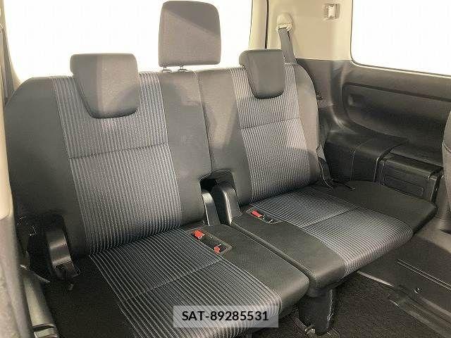 Toyota VOXY HYBRID 2016-04 8872392-11