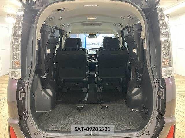 Toyota VOXY HYBRID 2016-04 8872392-12