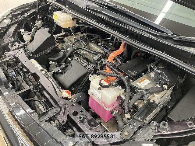 Toyota VOXY HYBRID 2016-04 8872392-13