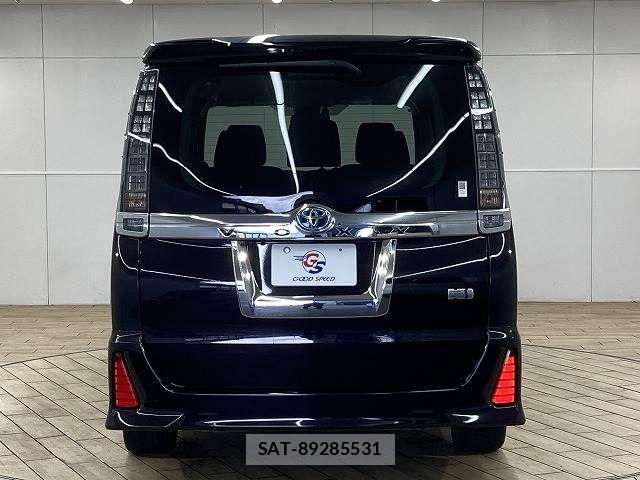 Toyota VOXY HYBRID 2016-04 8872392-15