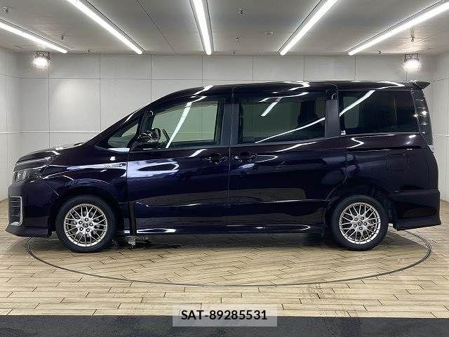 Toyota VOXY HYBRID 2016-04 8872392-16