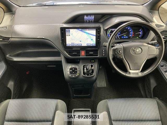 Toyota VOXY HYBRID 2016-04 8872392-1