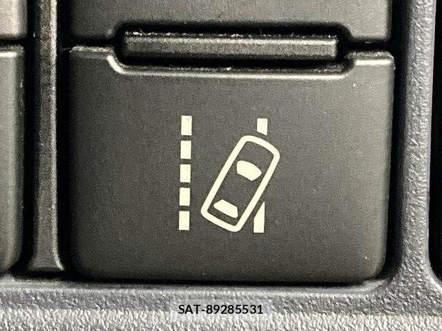 Toyota VOXY HYBRID 2016-04 8872392-5