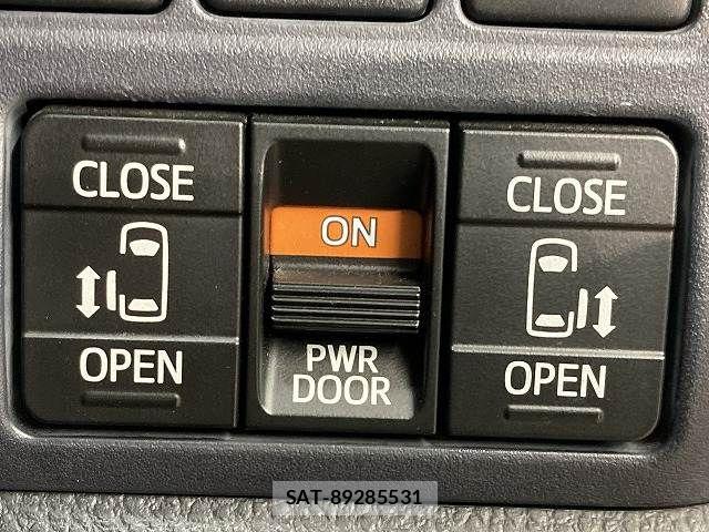 Toyota VOXY HYBRID 2016-04 8872392-6