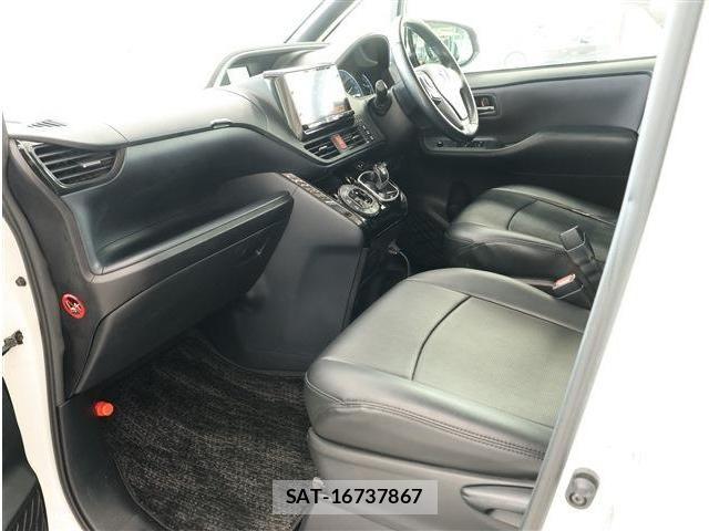 Toyota VOXY HYBRID 2017-03 8872391-14
