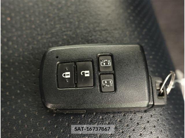 Toyota VOXY HYBRID 2017-03 8872391-16