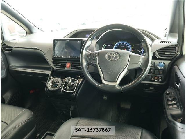 Toyota VOXY HYBRID 2017-03 8872391-1