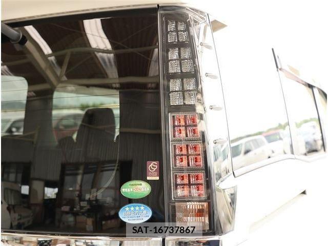 Toyota VOXY HYBRID 2017-03 8872391-26