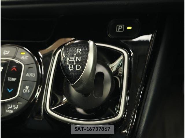 Toyota VOXY HYBRID 2017-03 8872391-29