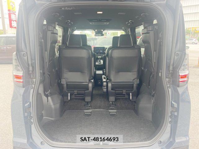 Toyota VOXY HYBRID 2023-10 8872382-11
