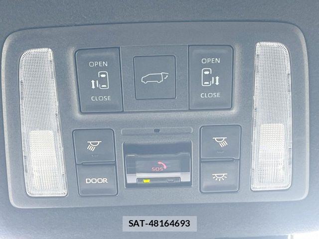 Toyota VOXY HYBRID 2023-10 8872382-3