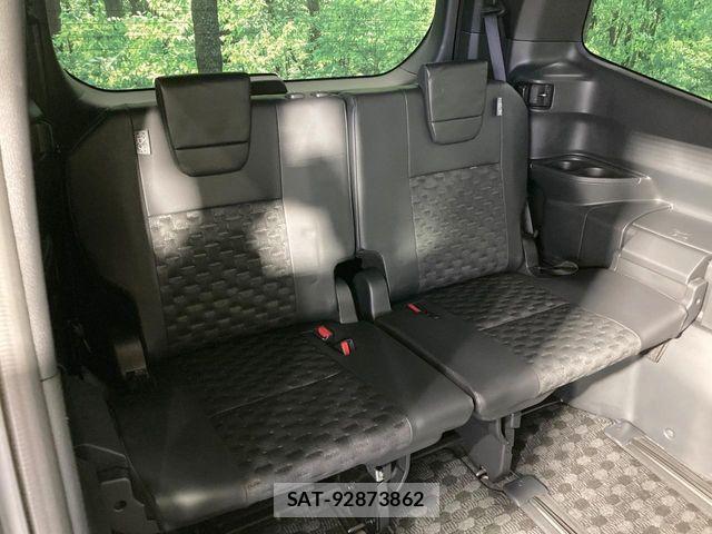 Toyota VOXY HYBRID 2023-07 8872384-9