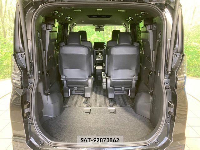 Toyota VOXY HYBRID 2023-07 8872384-10