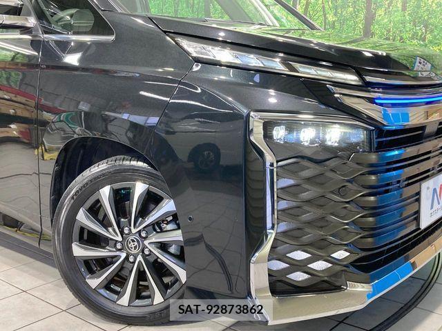 Toyota VOXY HYBRID 2023-07 8872384-12