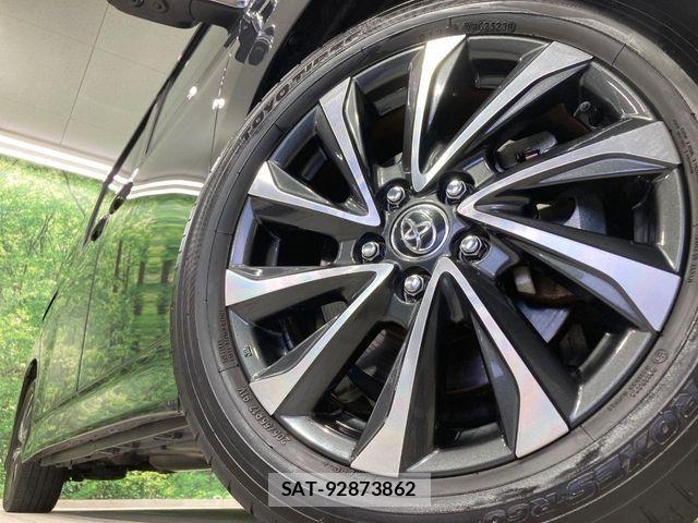 Toyota VOXY HYBRID 2023-07 8872384-13