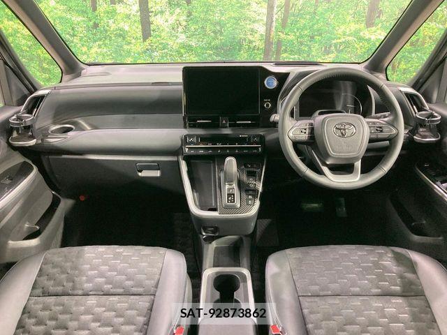 Toyota VOXY HYBRID 2023-07 8872384-1
