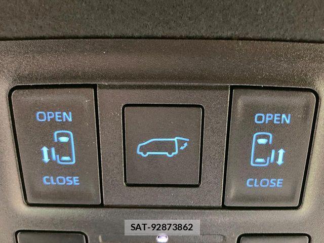 Toyota VOXY HYBRID 2023-07 8872384-5