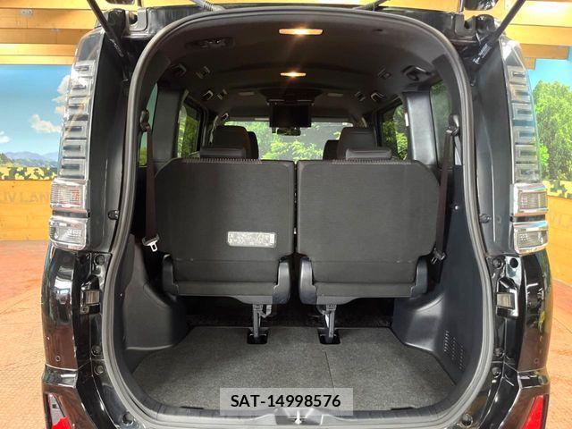 Toyota VOXY HYBRID 2019-08 8882935-10