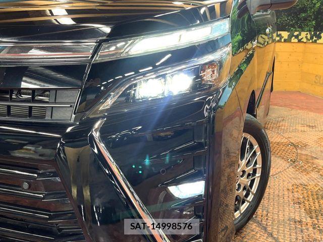 Toyota VOXY HYBRID 2019-08 8882935-11