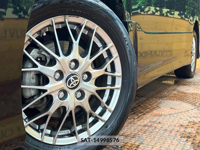 Toyota VOXY HYBRID 2019-08 8882935-12