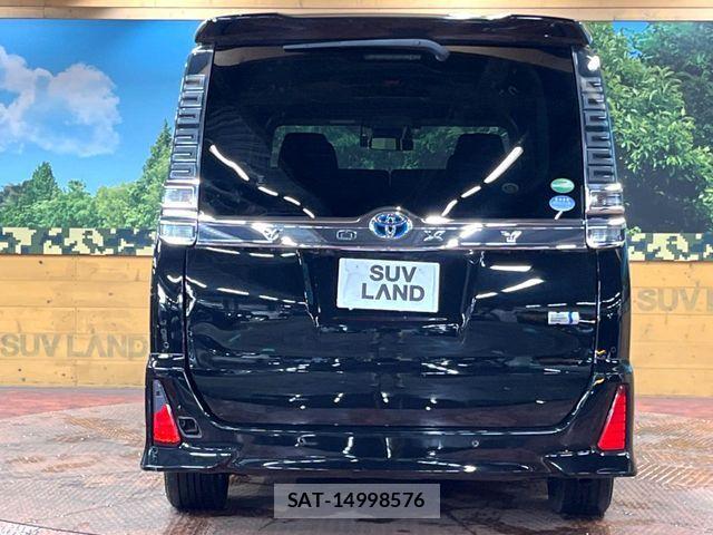 Toyota VOXY HYBRID 2019-08 8882935-14