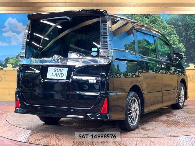 Toyota VOXY HYBRID 2019-08 8882935-16