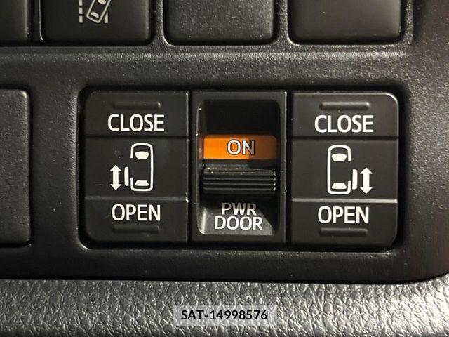 Toyota VOXY HYBRID 2019-08 8882935-5