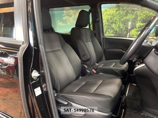 Toyota VOXY HYBRID 2019-08 8882935-7