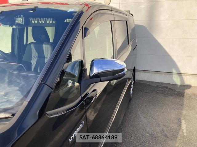 Toyota VOXY HYBRID 2019-07 8882932-11