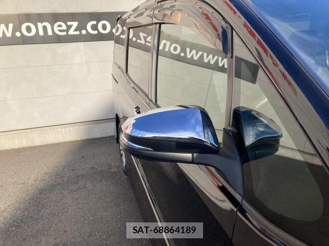 Toyota VOXY HYBRID 2019-07 8882932-13