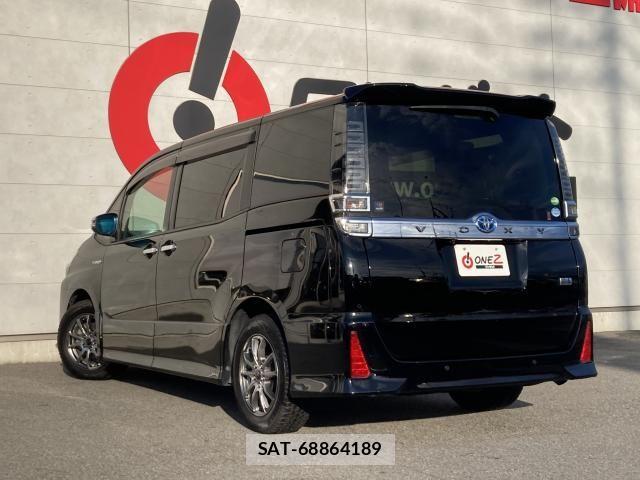 Toyota VOXY HYBRID 2019-07 8882932-14