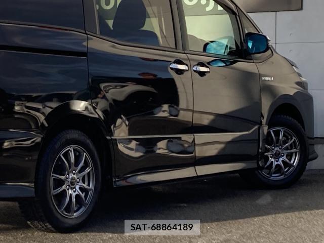 Toyota VOXY HYBRID 2019-07 8882932-16
