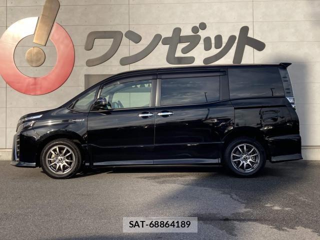 Toyota VOXY HYBRID 2019-07 8882932-18