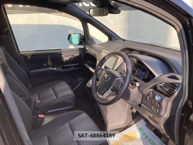 Toyota VOXY HYBRID 2019-07 8882932-20