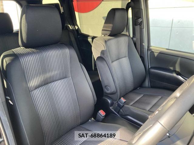 Toyota VOXY HYBRID 2019-07 8882932-21
