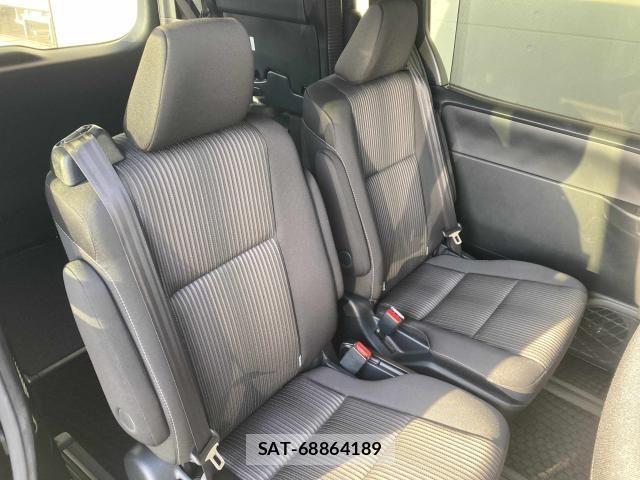 Toyota VOXY HYBRID 2019-07 8882932-22