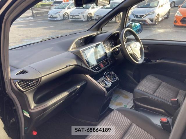 Toyota VOXY HYBRID 2019-07 8882932-24