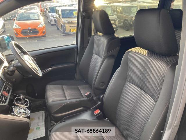 Toyota VOXY HYBRID 2019-07 8882932-25