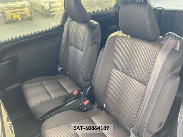 Toyota VOXY HYBRID 2019-07 8882932-26