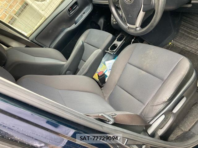Toyota VOXY HYBRID 2014-04 8882948-9