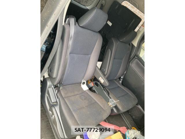 Toyota VOXY HYBRID 2014-04 8882948-10