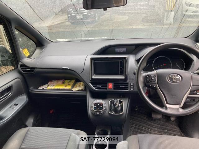 Toyota VOXY HYBRID 2014-04 8882948-12