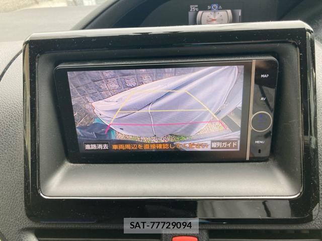 Toyota VOXY HYBRID 2014-04 8882948-19